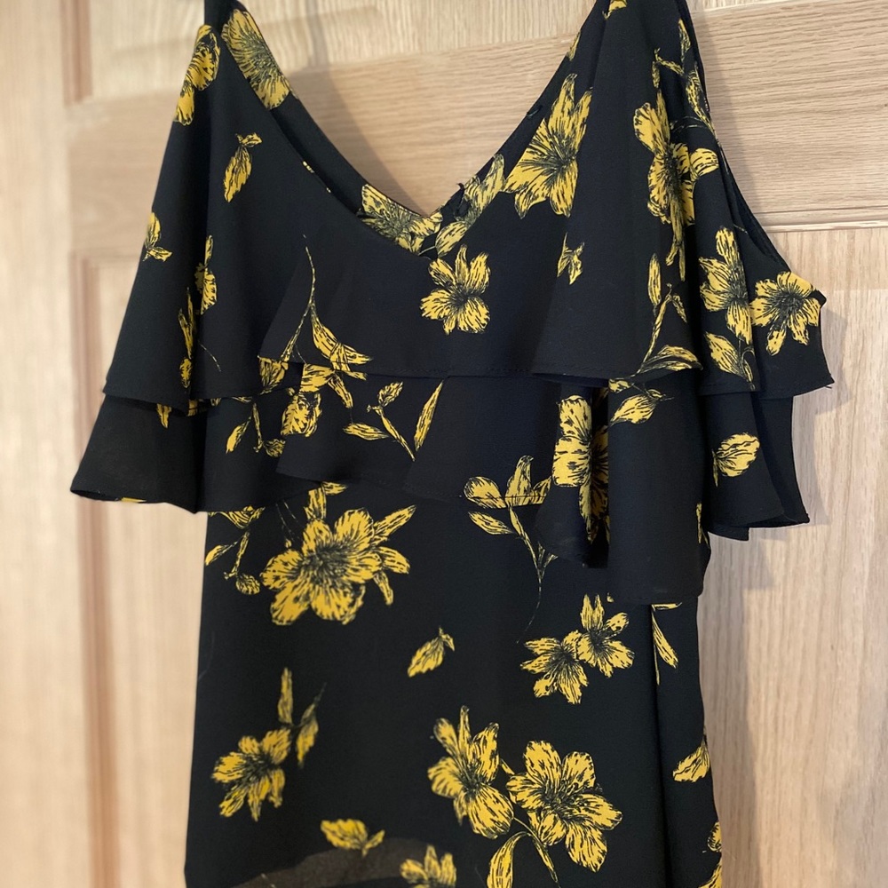 NEW!! Flowing floral flutter top